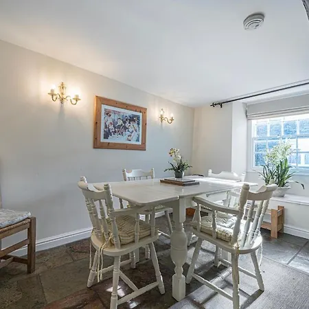 Number Seven Grade Ii Listed Cosy With Free Parking Tatil Evi Ambleside