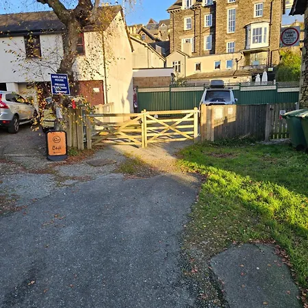 Number Seven Grade Ii Listed Cosy With Free Parking *